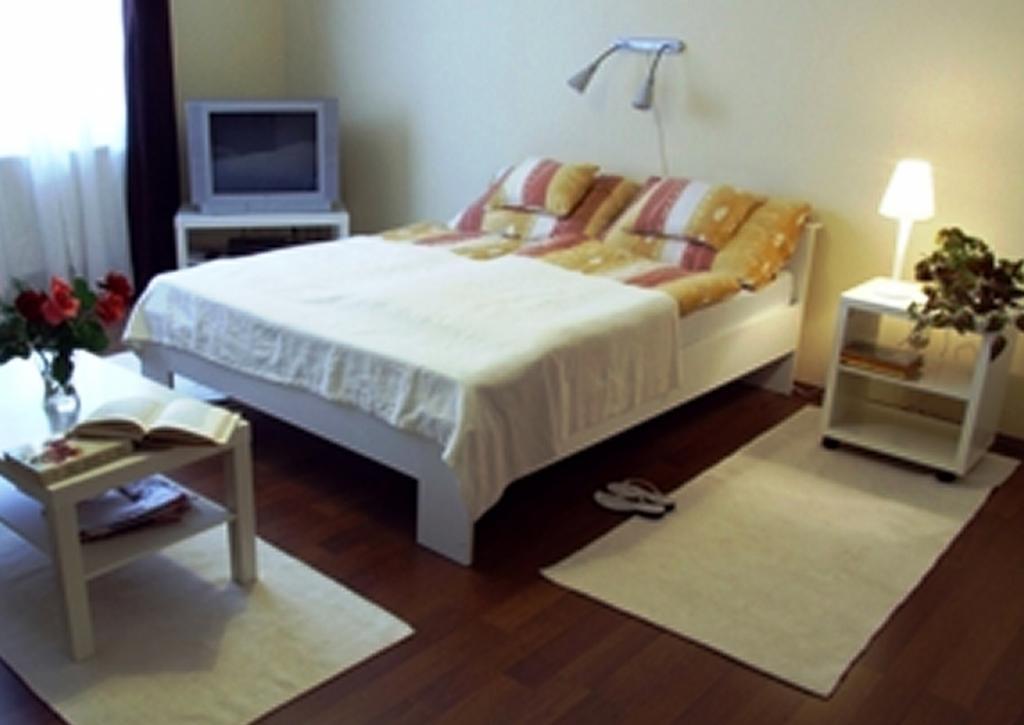 Ilona Apartmanház Komárom Exterior foto