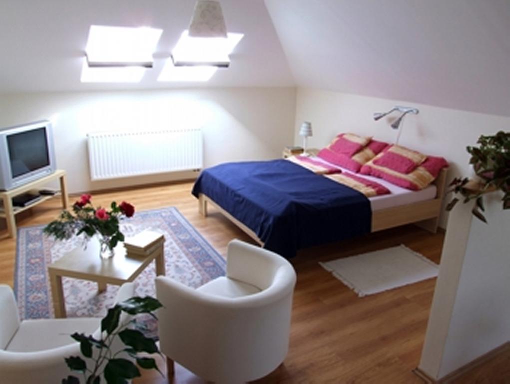 Ilona Apartmanház Komárom Habitación foto