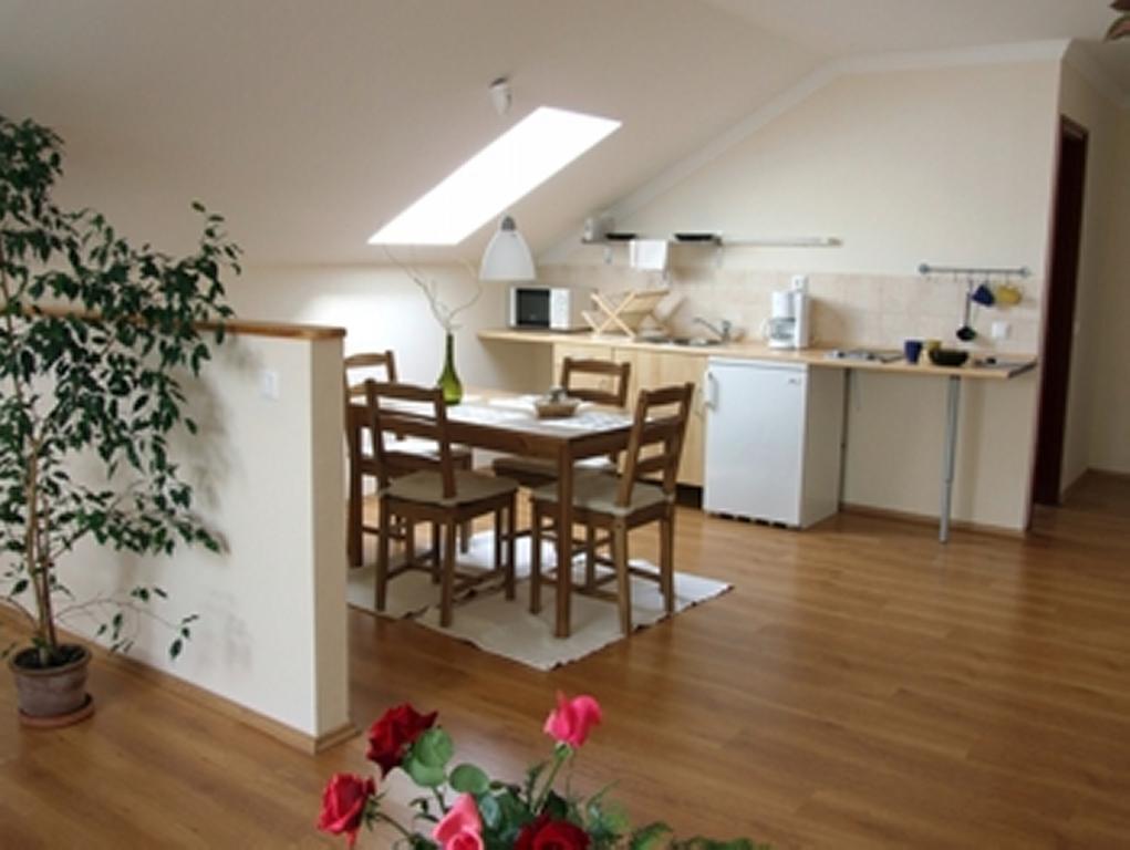 Ilona Apartmanház Komárom Habitación foto