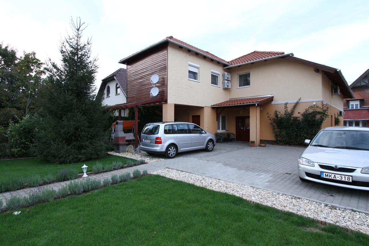 Ilona Apartmanház Komárom Exterior foto